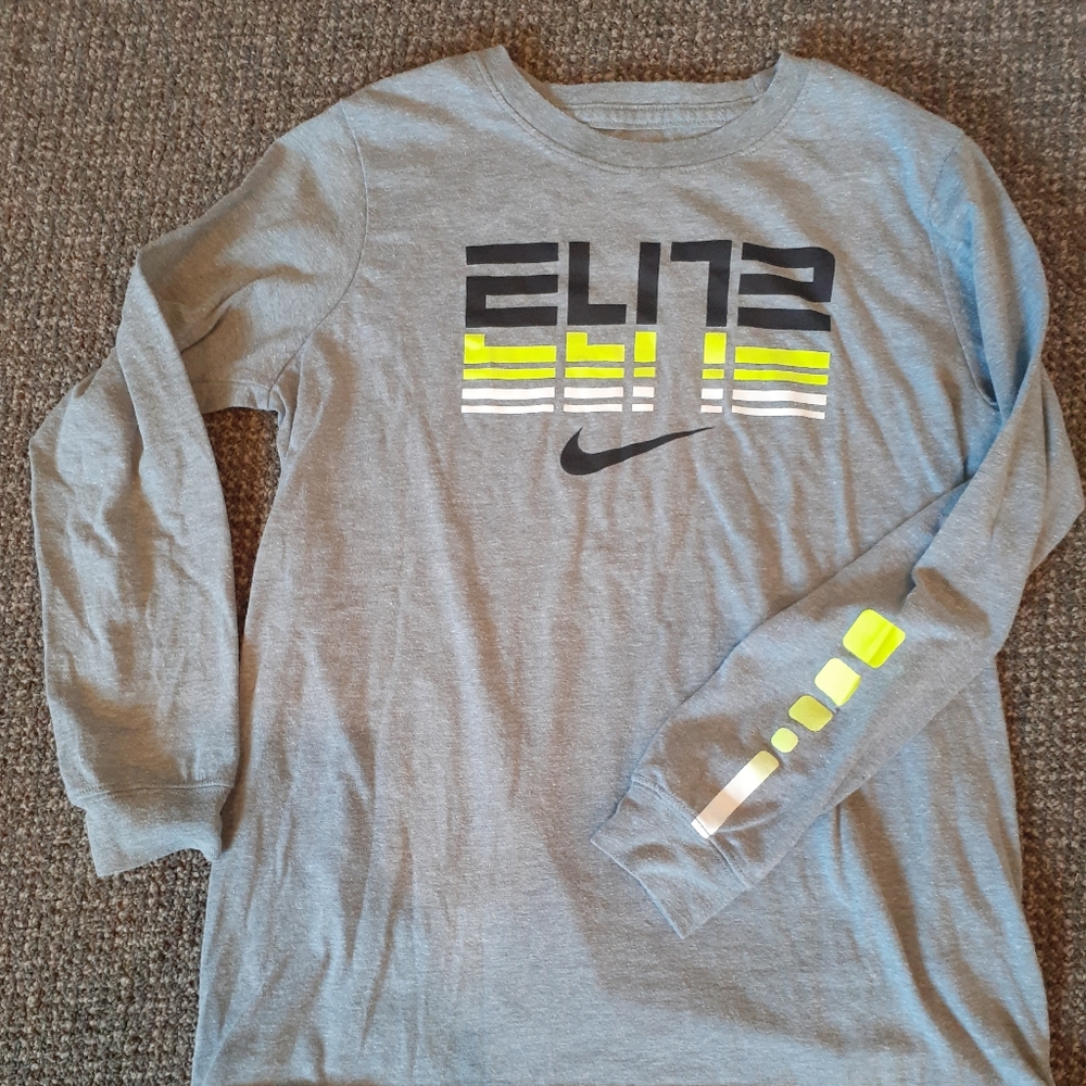 The Nike Tee* long sleeve* Youth size Medium